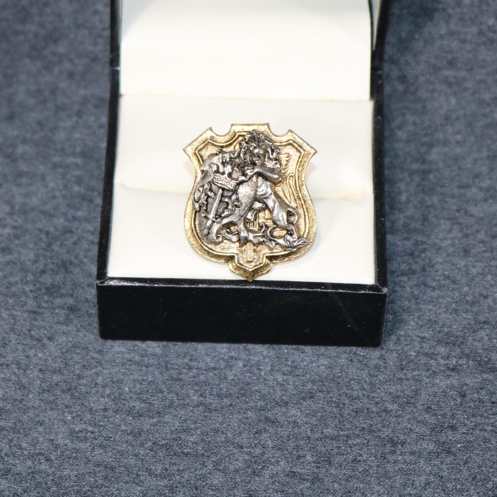 vintage costume jewelry ART coat of arms ring